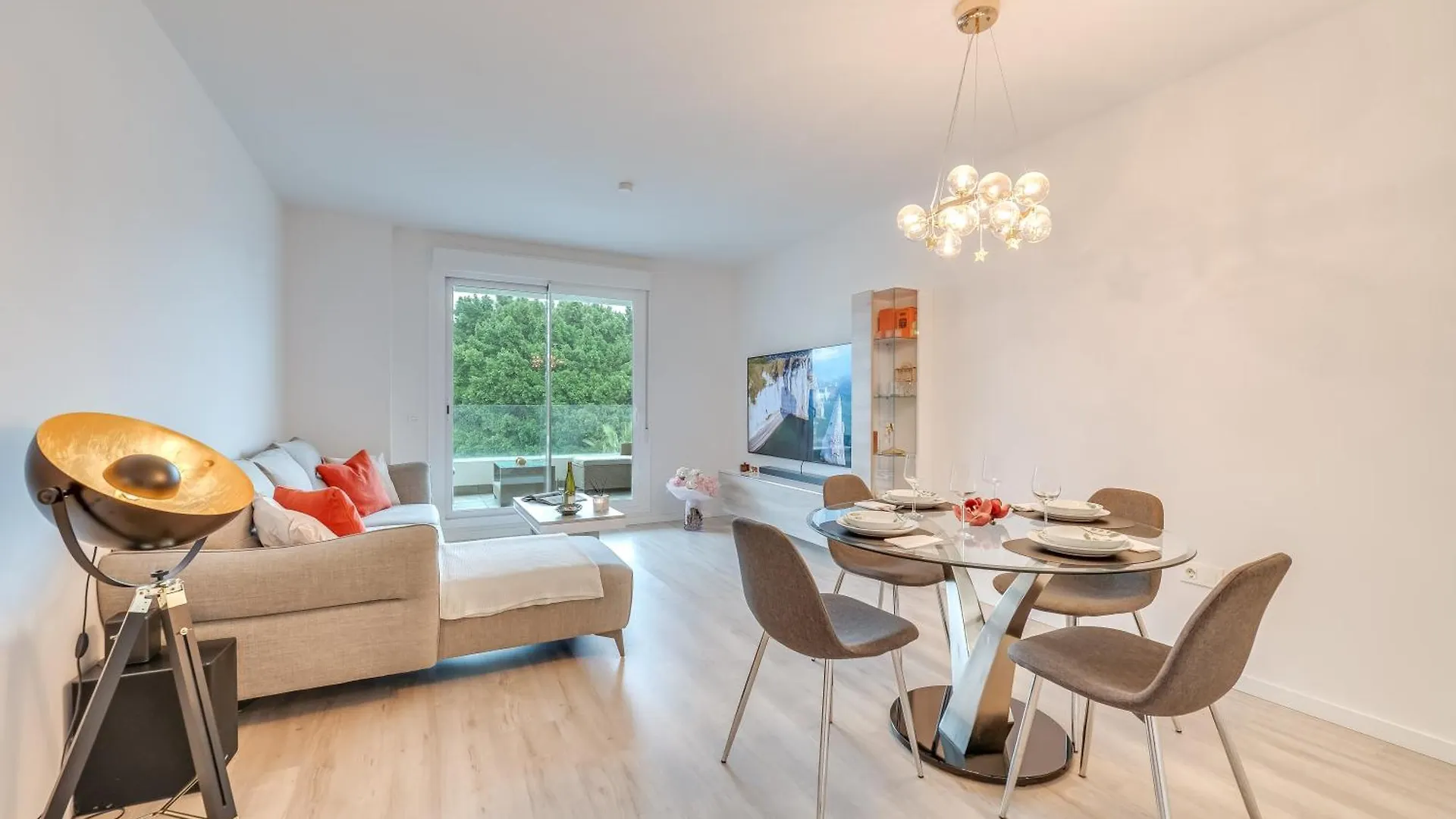 Apartment Elegant 2 Bdrm Minimalist Apt W Pool & Bbq Marbella